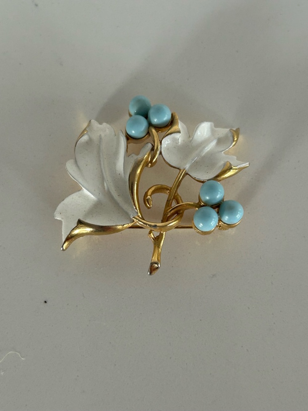 Vintage Sarah Coventry Leaf & Berry Brooch Pin Blue & White Gold Tone
